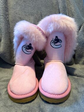 Pink Faux-Fur Vancouver Canucks Kids Boots